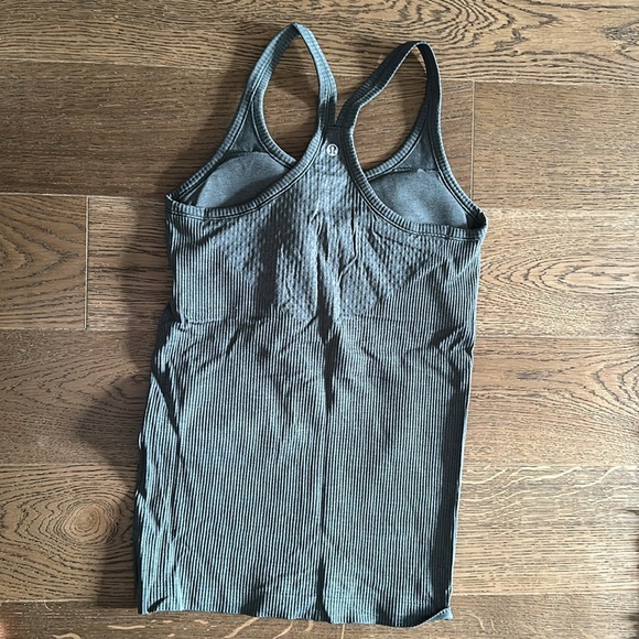 Lululemon Ebb to street yoga tank Size 8 - Picture 3 of 4